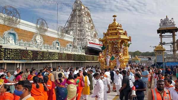 Tirumala: నేడు ఆన్ లైన్లో రూ.300 దర్శన టికెట్ల విడుదల.. రోజుకు 25వేల టికెట్లు అందుబాటులోకి