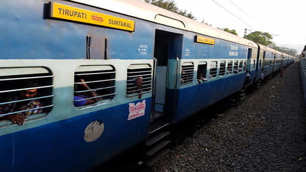 Summer Special Trains: వేసవిలో తిరుపతి వెళ్లాలనుకుంటున్నారా? అయితే ఈ స్పెషల్ రైళ్లు మీకోసమే..