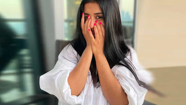 Viral Photo: ఎల్లోరా శిల్పం.. అందాల నయాగారం.. ఓర చూపులు చూస్తోన్న ఈ బ్యూటీ ఎవరో గుర్తుపట్టారా!