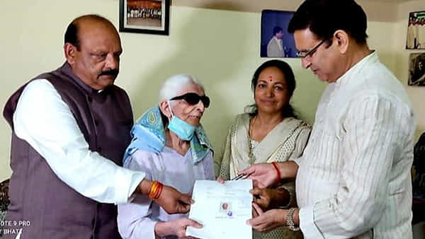 Pushpa Munjial: దేశానికి ఆయన నాయకత్వం అవసరం.. రాహుల్ పేరు మీద బంగారాన్ని రాసిచ్చిన పుష్ప....