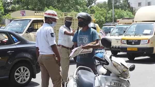 Sangareddy: ఇదేం పైత్యంరా నాయనా.. చలానా కట్టమన్నందుకు బండికి నిప్పంటించాడు..