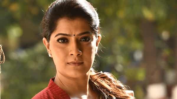 Varalaxmi Sarathkumar: టాలీవుడ్పై వరలక్ష్మీ శరత్ కుమార్ ఇంట్రెస్ట్.. కొత్త ప్రాజెక్ట్ షూరు చేసిన జయమ్మ..