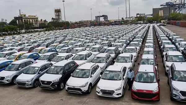Cars Prices: ఆ కారణంగా భారీగా పెగనున్న కార్ల ధరలు.. ఆందోళనలో ఆటో సెక్టార్..