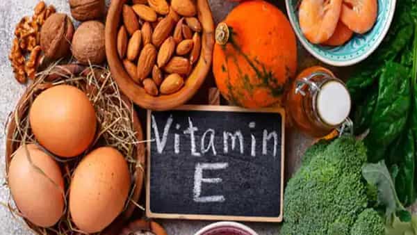 Health Tips: చర్మం, జుట్టు సమస్యలతో బాధపడుతున్నారా..? ఈ ఆహారంతో చెక్ పెట్టండి..