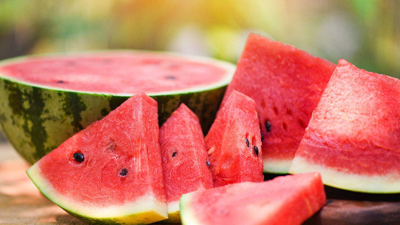Watermelon Side Effects: ఈ వ్యక్తులు పుచ్చకాయ తినకూడదు.. తింటే కలిగే దుష్ప్రభావాలు ఇవే..!