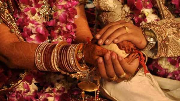 Wife and Husband: ఫస్ట్ నైట్ రోజు భార్య చెప్పిన మాటకు భర్త షాక్.. మరుసటి రోజు నేరుగా వెళ్లి..