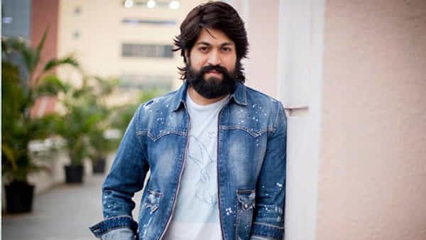 Yash: యశ్ క్రేజ్ అంటే ఇట్లుంటది మరి.. 20 వేల పుస్తకాలతో ఫ్యాన్స్ వరల్డ్ రికార్డ్..