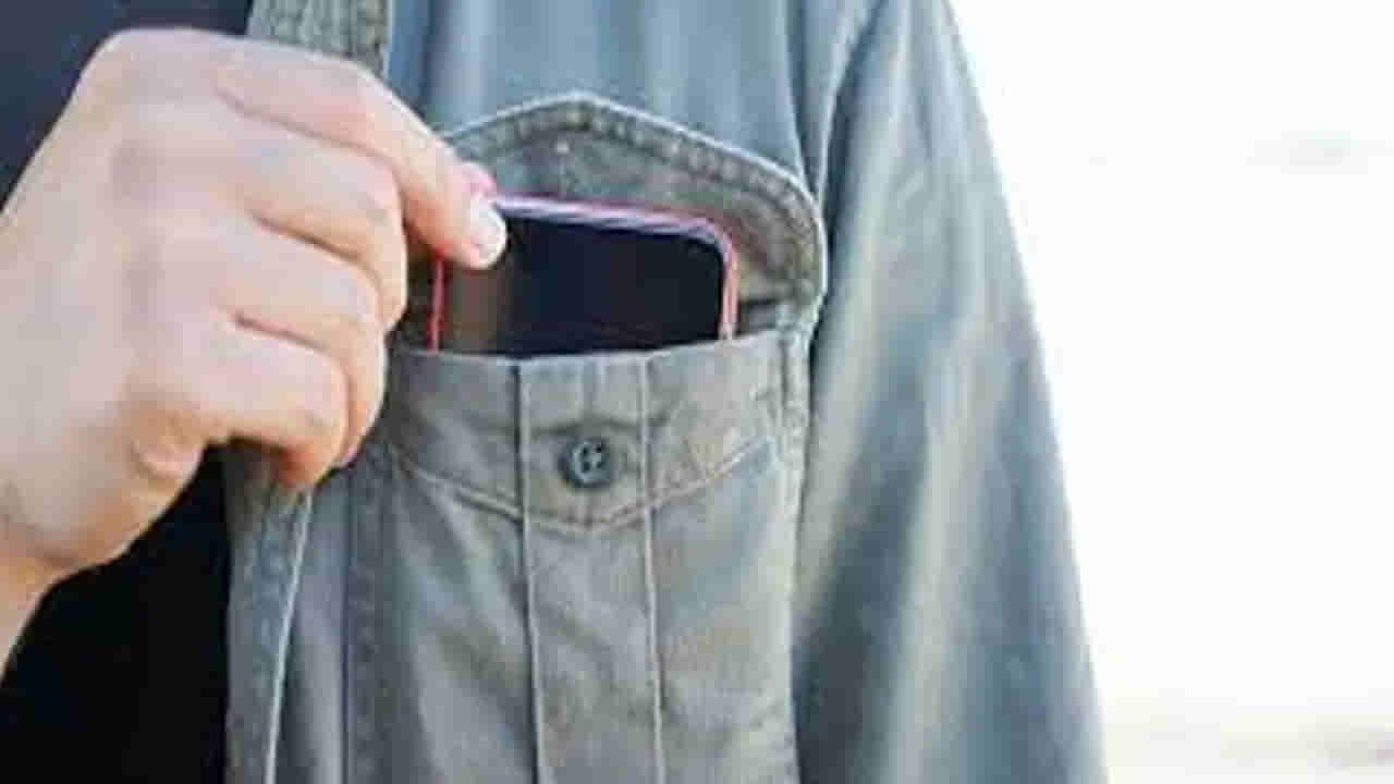 Health care Tips: స్మార్ట్ఫోన్లు జేబుల్లో పెట్టుకుంటున్నారా? అయితే ఈ సమస్యలు తప్పవు.. జాగ్రత్తపడకపోతే అంతే సంగతులు..