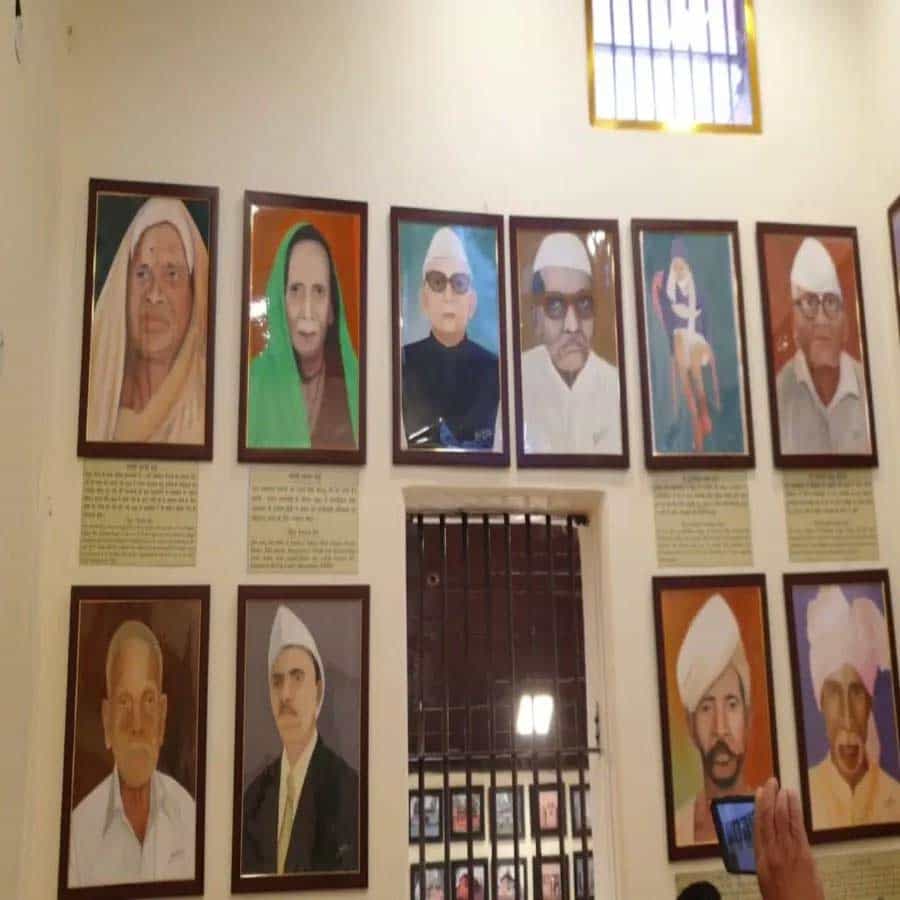 ఆయుధాలు, పాత్రలు, టెలిఫోన్లు, టైప్ రైటర్లు, లాంతర్లు, మహాత్మాగాంధీ బేతుల్ రాకకు సంబంధించిన చిత్రాలు స్వాతంత్య్ర సమరయోధుల చిత్రాలు, వారు ఉపయోగించిన వస్తువులతో సహా మ్యూజియంలో ఉంచబడ్డాయి.