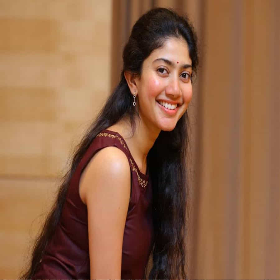 సాయి పల్లవి నాని సరసన మిడిల్ క్లాస్ అబ్బాయి, కణం, పడి పడి లేచె మనసు, మారి 2 వంటి చిత్రాల్లో నటించి మెప్పించింది.
