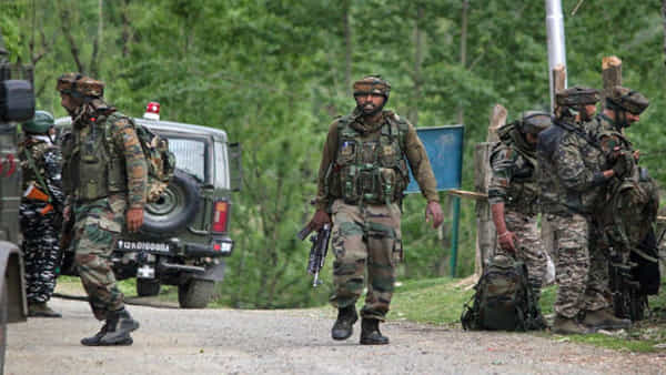 Jammu and Kashmir: ప్రతీకారం తీర్చుకున్న భద్రతా బలగాలు.. కశ్మీరీ పండిట్ను కాల్చి చంపిన ఉగ్రవాదులను మట్టుబెట్టిన సైన్యం..
