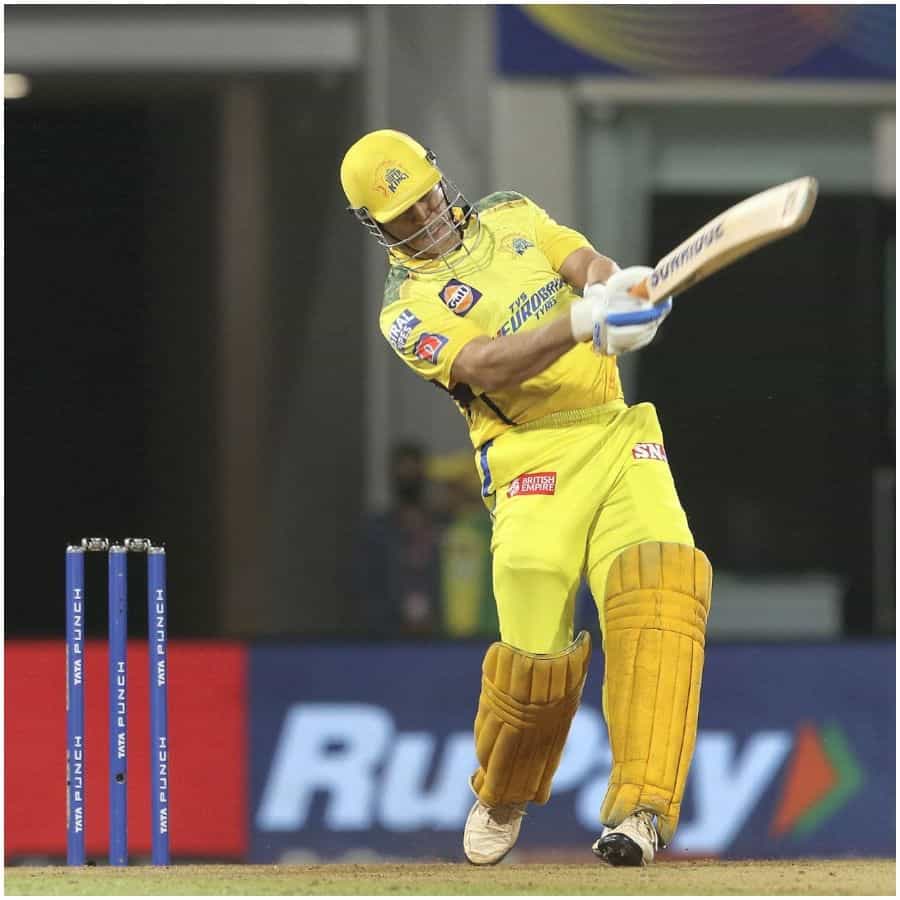 ఎంఎస్ ధోని - చెన్నై సూపర్ కింగ్స్ కెప్టెన్, ఎంఎస్ ధోని 12 మ్యాచ్‌లలో 9 సిక్సర్‌లను బాదేశాడు. అయితే ఈ 9 సిక్సర్లలో డెత్ ఓవర్లలోనే 7 సిక్సర్లు కొట్టాడు. ఈ సీజన్‌లో చెన్నై జట్టు టైటిల్ రేసు నుంచి నిష్క్రమించినప్పటికీ, ధోని బ్యాటింగ్ వార్తల్లో నిలిచింది.