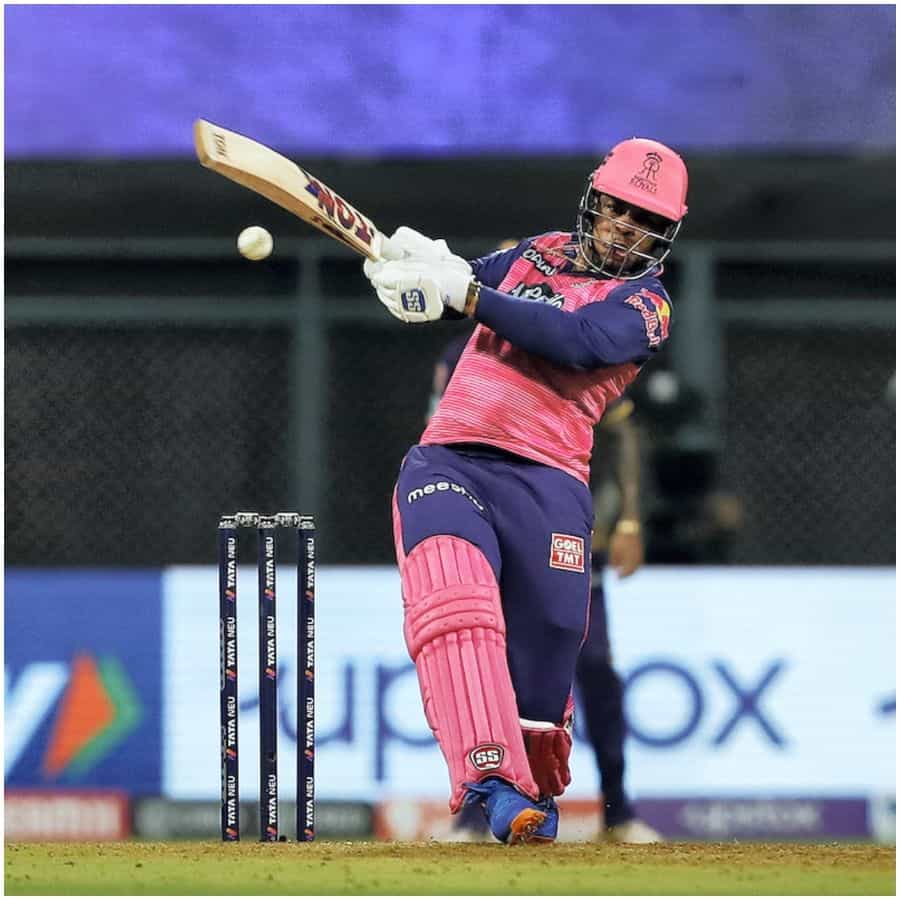 షిమ్రాన్ హెట్మెయర్ - IPL 2022లో ఇప్పటివరకు ఆడిన 11 మ్యాచ్‌లలో 21 సిక్సర్లు కొట్టాడు. అందులో అతను డెత్ ఓవర్లలోనే 19 సిక్సర్లు కొట్టాడు. మిడిలార్డర్‌లో అతను బ్యాటింగ్‌కు రావడమే దీనికి ప్రధాన కారణం. రాజస్థాన్ రాయల్స్ తరపున హెట్మెయర్ చివరి ఓవర్లు మిగిలి ఉన్నప్పుడే క్రీజులోకి వచ్చాడు.