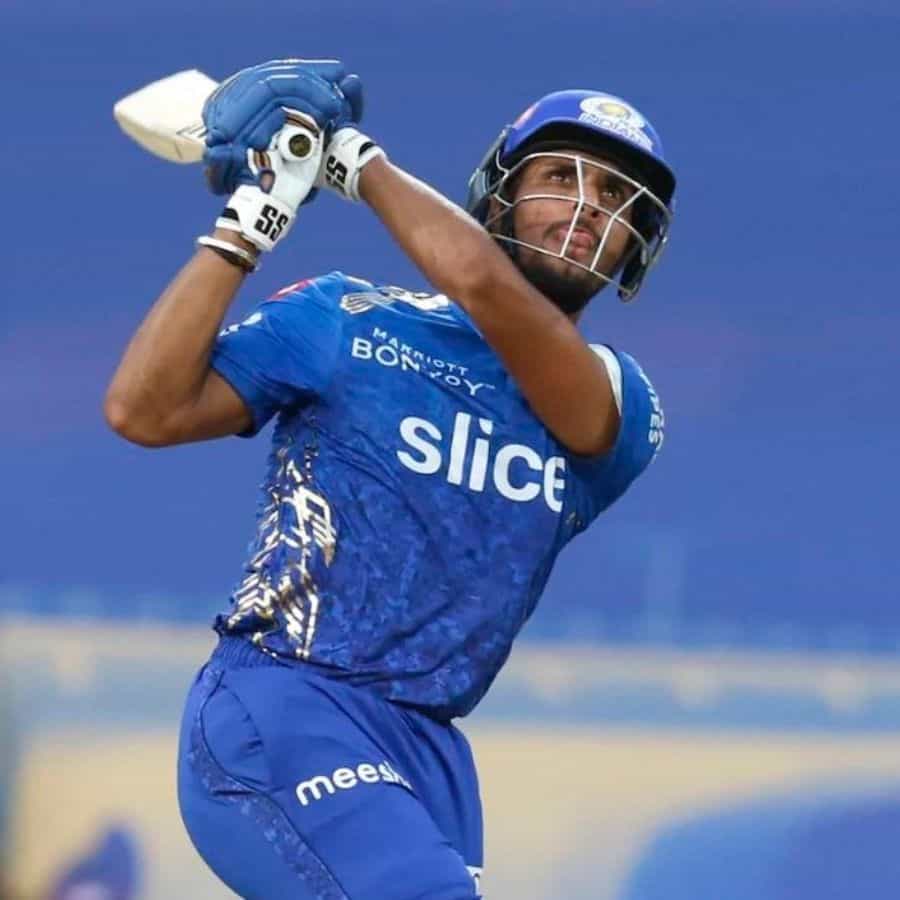 క్రికెట్ వెబ్సైట్ క్రిక్బజ్ నివేదిక ప్రకారం, వచ్చే నెలలో దక్షిణాఫ్రికాతో జరిగే టీ20 సిరీస్కు టీమ్ ఇండియాలో తిలక్ వర్మ ఎంపికయ్యే ఛాన్స్ ఉంది. ఈ సిరీస్ కోసం, కెప్టెన్ రోహిత్ శర్మతో సహా చాలా మంది సీనియర్ ఆటగాళ్లు విశ్రాంతిలో ఉండనున్నారు. దీని కారణంగా కొంతమందికి అవకాశాలు దక్కనున్నాయి.