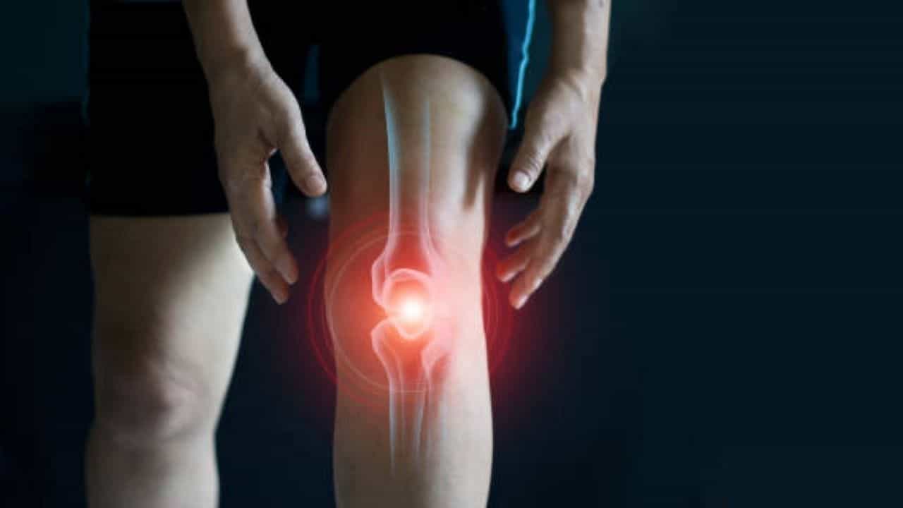 Arthritis: కీళ్ల నొప్పులతో ఇబ్బంది పడుతున్నారా ? ఈ ఆహార పదార్థాలు మాత్రం అస్సలు తీసుకోవద్దు.. ఏంటంటే..