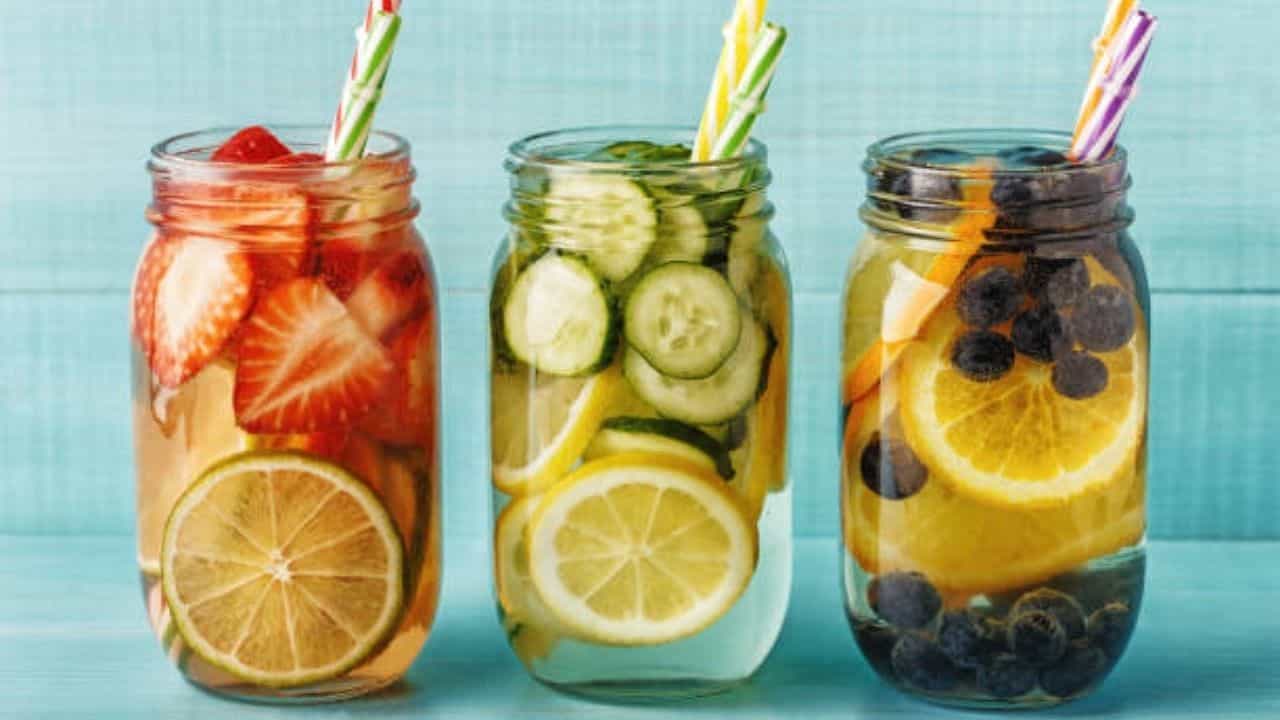 Detox Water: ఎక్కువగా ఏసీ గదుల్లో పనిచేస్తున్నారా? అయితే ఈ డిటాక్స్ వాటర్ ప్రయోజనాలేంటో తెలుసుకోండి.