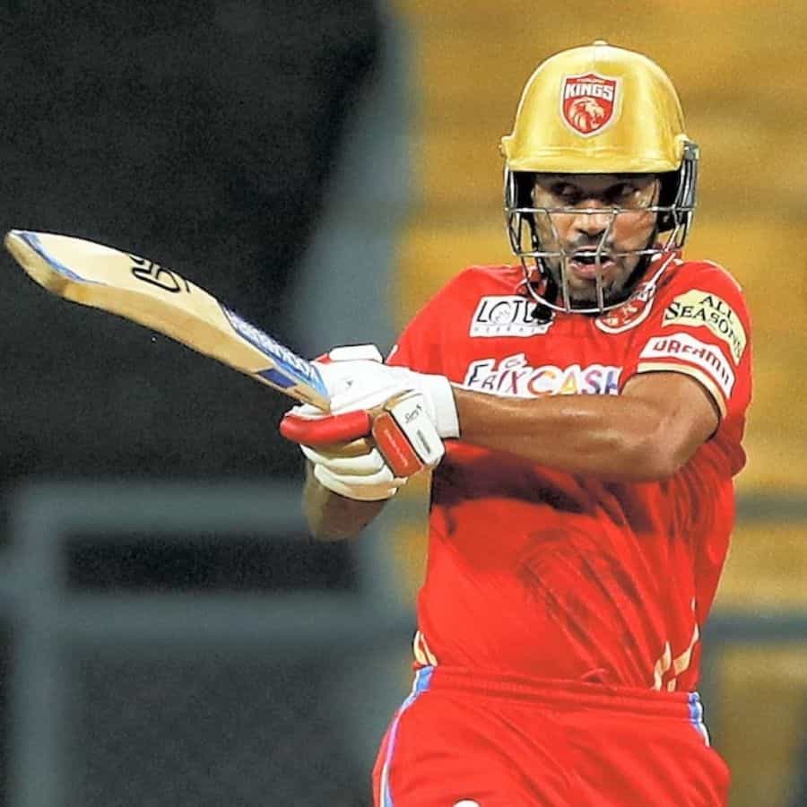 శిఖర్ ధావన్- మరోవైపు, సీనియర్ ఆటగాళ్ల గురించి మాట్లాడితే, శిఖర్ ధావన్ మరోసారి నిరాశపరిచాడు. అలాంటి పరిస్థితుల్లో T20 ప్రపంచ కప్కు వెళ్లాలనే అతని ఆశలు ముగిసేలా కనిపిస్తున్నాయి. ఈ సీజన్లో పంజాబ్ కింగ్స్ తరపున ధావన్ 13 ఇన్నింగ్స్ల్లో 421 పరుగులు చేశాడు. అతని స్ట్రైక్ రేట్ 122గా నిలిచింది.