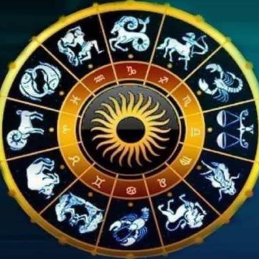 జూన్ నెలలో 5 గ్రహాల రాశుల దశ మారబోతుంది. జూన్ 3 న బుధుడు వృషభరాశిలో ప్రవేశించనున్నాడు. అనంతరం జూన్ 5 న శని కుంభరాశి నుంచి తిరోగమనంలో ఉంటాడు. అంతేకాకుండా సూర్యుడు, శుక్రుడు, కుజుడు రాశిలో కూడా మార్పు జరగనున్నాయి. ఇలా గ్రహాల్లో మార్పులు చోటు చేసుకోవడంతో..జనజీవనంపై ప్రభావం చూపిస్తాయి. అయితే ఈ ఐదు రాశుల వారికి జూన్ నెల సకల సంతోషాలను కలిగిస్తుంది.