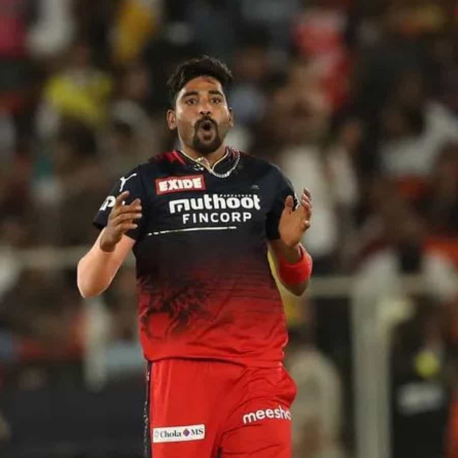 మెగా వేలానికి ముందు సిరాజ్‌ను బెంగుళూరు కొనసాగించింది. కానీ, వారి వ్యూహం ఏమాత్రం పనిచేయలేదు. ఆర్‌సీబీ, భారత పేసర్ ఈ సీజన్‌లో 51 ఓవర్లు బౌల్ చేశాడు. అందులో అతను 514 పరుగులు ఇచ్చాడు. అంటే 10.07 ఎకానమీ రేటుతో పరుగులు ఇచ్చాడు. సిరాజ్‌కు మొత్తం 9 వికెట్లు మాత్రమే లభించాయి.