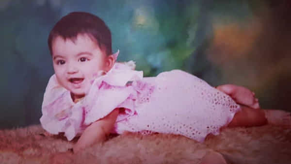 Viral Photo: చిలిపి కళ్ల బుజ్జాయి.. లేత బుగ్గల పాపాయి.. ఈ చిన్నారి ఇప్పుడు అందాల సోయగం.. ఎవరో గుర్తుపట్టారా ?..