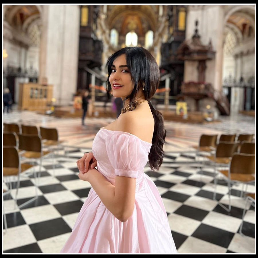 Adah Sharma:చూపుతోనే మతిపోగొడుతున్న ముద్దుగుమ్మ ఆదాశర్మ..