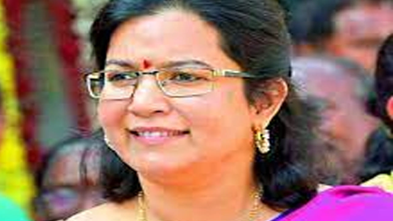 రాజుగారి అమ్మాయికి లైన్క్లియర్!.. పార్టీలో యాక్టీవ్ అయిన అదితి గజపతిరాజు