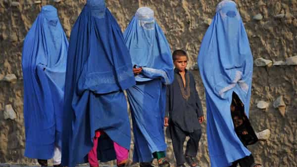 Afghanistan: వార్తలు చదివే యాంకర్లూ ముఖాలు కప్పుకోవాల్సిందే.. ఆ దేశంలో పీక్స్ కు చేరిన ఆంక్షలు