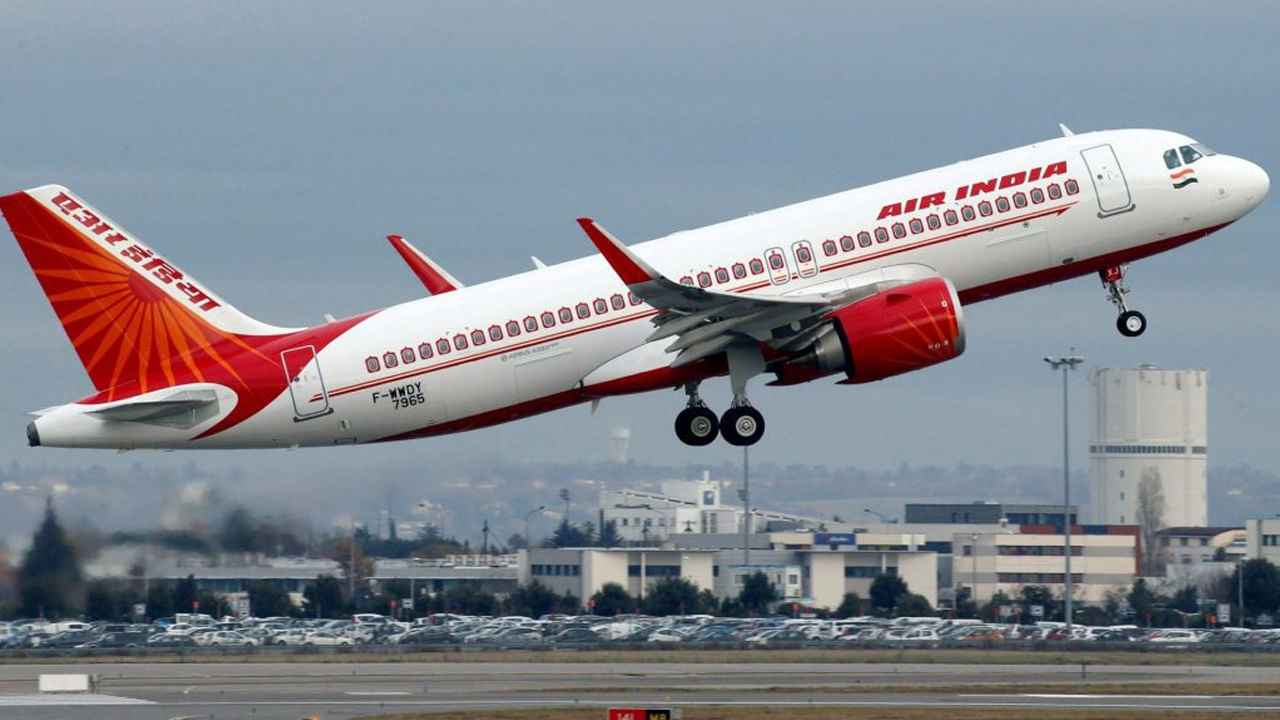 Air India: ఎయిర్ ఇండియాకు భారీ జరిమానా.. ప్రయాణికుల విషయంలో ఆ తప్పు చేసినందుకే