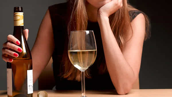 Alcohol: ఆల్కహాల్ అలవాటు.. ఆడాళ్లకు ఒకలా, మగాళ్లకు మరోలా మద్యం ప్రభావం.. షాకింగ్ డీటేల్స్