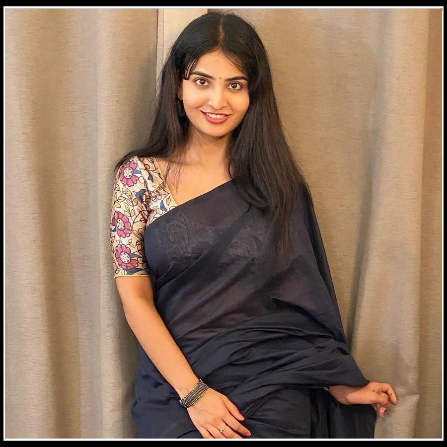 Ananya Nagalla: చీరకట్టులో బాపుబొమ్మలా ఒంపు సొంపుల సుందరి 'అనన్య నాగళ్ళ'