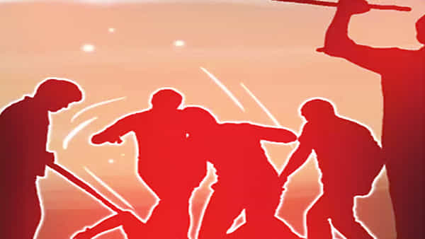 Hyderabad: రెచ్చిపోయిన పోలీసులు.. జిమ్ ట్రైనర్ ను కింద పడేసి, కాళ్లతో తొక్కి