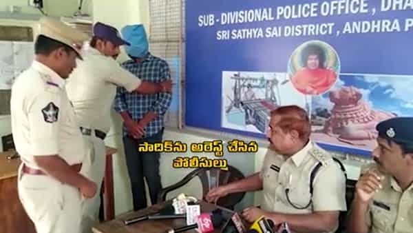 నిన్నటిదాకా ఆత్మహత్య.. ఇప్పుడు రేప్ జరిగిందని కేసు నమోదు.. బీఫార్మసీ విద్యార్థిని హత్యకేసులో పోలీసుల తీరుపై విమర్శలు..
