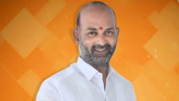 Bandi Sanjay: తెలుగు రాష్ట్రాల పొలిటిషియన్లలో బండి సంజయ్ టాప్.. ఏ విషయంలో అంటే.. !