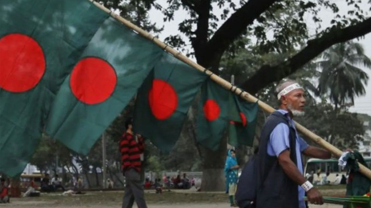 Bangladesh Crisis: లంక బాటలో బంగ్లాదేశ్.. దివాలా అంచున ఆర్థిక వ్యవస్థ.. వాటిపై ఇప్పటికే నిషేధం..