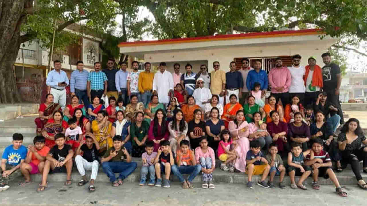 Big Family: దేశానికే ఆదర్శం ఈ పెద్ద ఫ్యామిలీ.. ఉమ్మడిగా 62 మంది కుటుంబ సభ్యులు.. ఎకరం భూమిలో ఇల్లు.. ఒకే కిచెన్ లో వంట..