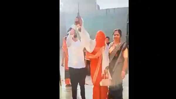 Viral Video: గన్తో గాల్లోకి కాల్పులు జరిపిన నవవధువు.. సీన్ కట్ చేస్తే పోలీసుల ట్విస్ట్..!