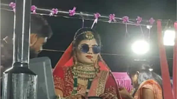 ట్రాక్టర్ నడుపుతూ పెళ్లి మండపానికి వచ్చిన పెళ్లికూతురు, నల్ల కళ్లజోడు పెట్టుకుని, అందరూ చూస్తుండగానే..