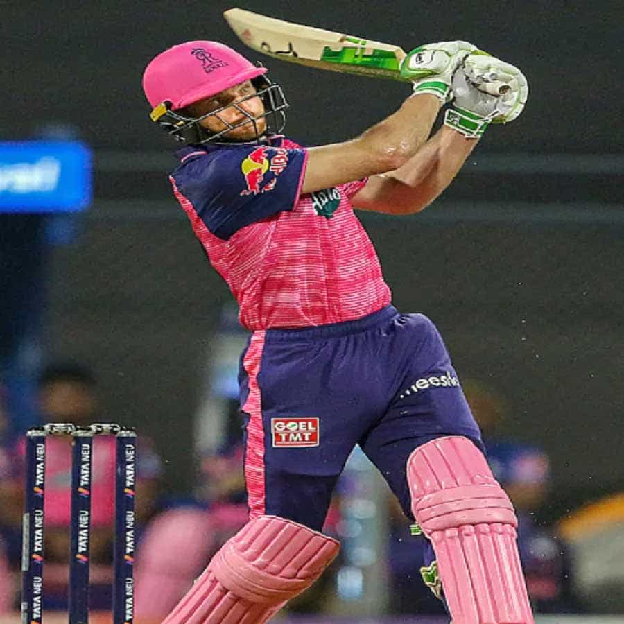జోస్ బట్లర్ IPL 2022లో మెరుస్తూనే ఉన్నాడు. ఈ బ్యాట్స్మెన్ క్రీజులోకి వచ్చినప్పుడల్లా పరుగుల వర్షం కురుస్తుంది. రికార్డులు బద్దలవుతున్నాయి. పంజాబ్ కింగ్స్తో జరిగిన మ్యాచ్లో జోస్ బట్లర్ 16 బంతుల్లో 30 పరుగులు చేశాడు. అయితే ఈ సమయంలో అతను రాజస్థాన్ రాయల్స్ ఏ బ్యాట్స్మెన్ సాధించలేని ఫీట్ సాధించాడు.