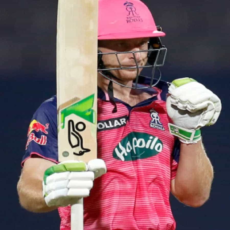 పంజాబ్పై జోస్ బట్లర్ 30 పరుగులు చేశాడు. దీంతో ఐపీఎల్ 2022లో మొత్తం 618 పరుగులు చేశాడు. ఆరెంజ్ క్యాప్ రేసులో ముందంజలో ఉన్నా.. ఇప్పుడు విరాట్ కోహ్లీ రికార్డు దిశగా దూసుకుపోతున్నాడు. 2016 సంవత్సరంలో విరాట్ కోహ్లి 973 పరుగులు చేశాడు.