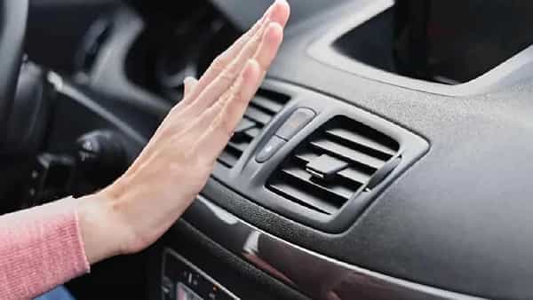 Car AC: కారులో ఏసీ సరిగ్గా పనిచేయడం లేదా.. ఈ 3 విషయాలని ఒక్కసారి గమనించండి..!