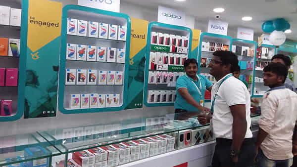 Bumper Offer: సెలెక్ట్ మొబైల్స్ బంపర్ ఆఫర్.. స్మార్ట్ టీవీలు, ఫోన్లపై భారీ తగ్గింపు!
