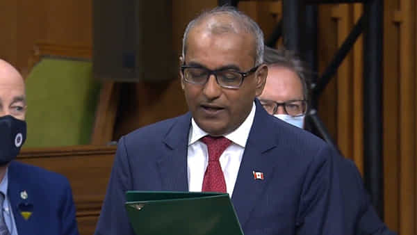 Canadian MP: మాతృభూమిపై ప్రేమను చాటుకున్న ఇండియన్.. కెనడ పార్లమెంట్లో కనడ ప్రసంగం..!