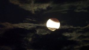 Lunar Eclipse 2022: ఈ నెల 16న ఈ ఏడాదిలో ఫస్ట్ చంద్రగ్రహణం.. దీని ప్రభావం ఏఏ దేశాలపై ఉండనున్నదంటే