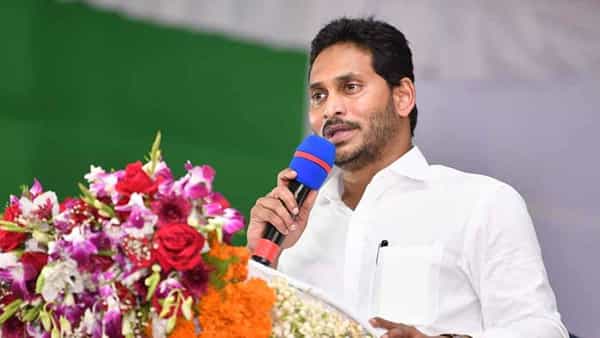 Andhra Pradesh: ఆ సమస్యపై దత్తపుత్రుడు అప్పుడెందుకు మాట్లాడలేదు.. సీఎం జగన్ సూటి ప్రశ్న