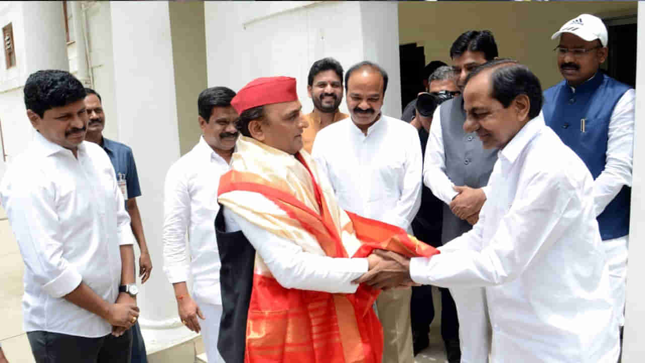 CM KCR: ఢిల్లీ పర్యటనలో తెలంగాణ సీఎం కేసీఆర్‌.. ఎస్పీ అధినేత అఖిలేష్‌ యాదవ్‌ భేటీ.. దేశ రాజకీయాల్లో సర్వత్రా ఆసక్తి