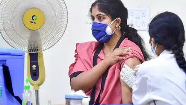 Covid Booster Dose: విదేశాలకు వెళ్లేవారికి శుభవార్త.. బూస్టర్ డోస్ కోసం ఎలాంటి డాక్యుమెంట్స్ అవసరం లేదు..!
