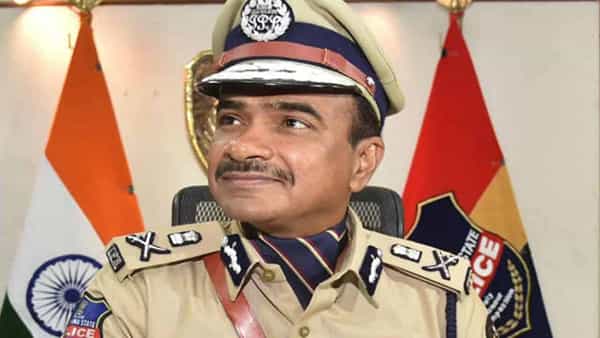 Hyderabad: హైదరాబాద్లో అతనొక్కడే పోలీస్ బాస్.. త్రిపాత్రాభినయం పోషిస్తోన్న సీవీ ఆనంద్..