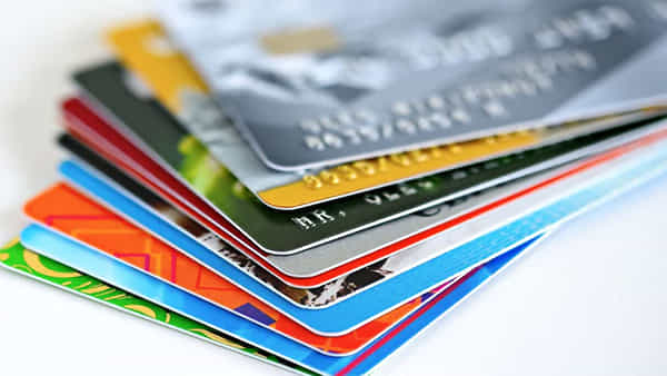 Credit Card: ఆన్లైన్ షాపింగ్ కోసం క్రెడిట్ కార్డ్ తీసుకోవాలనుకుంటున్నారా.. ఈ నాలుగు విషయాలను గుర్తించుకోండి