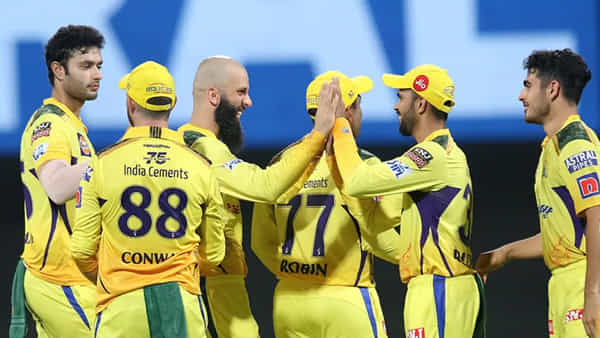 బ్రేకుల్లేని బుల్డోజర్లా ధోని.. ప్లేఆఫ్స్కు చెన్నై చేరాలంటే.. ఎస్ఆర్హెచ్, ఆర్సీబీ మిగిలిన మ్యాచ్ల్లో!