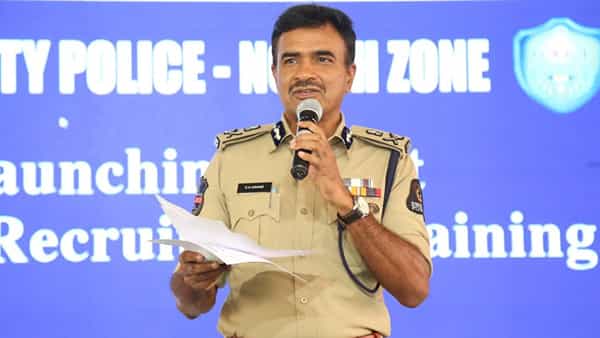 CV Anand: మా ఇంటి సమీపంలో సౌండ్ పొల్యుషన్.. డయల్ 100కు సామాన్యుడిలా సీపీ కాల్..